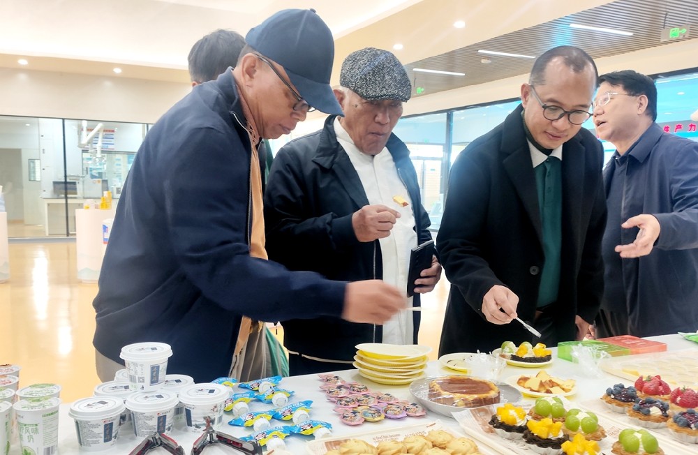 印尼伊斯蘭教士聯合會到甘肅傳祁甘味乳業參觀考察